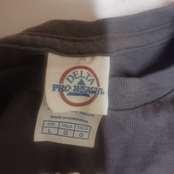 Grey, explaining - Picture 2 of 2